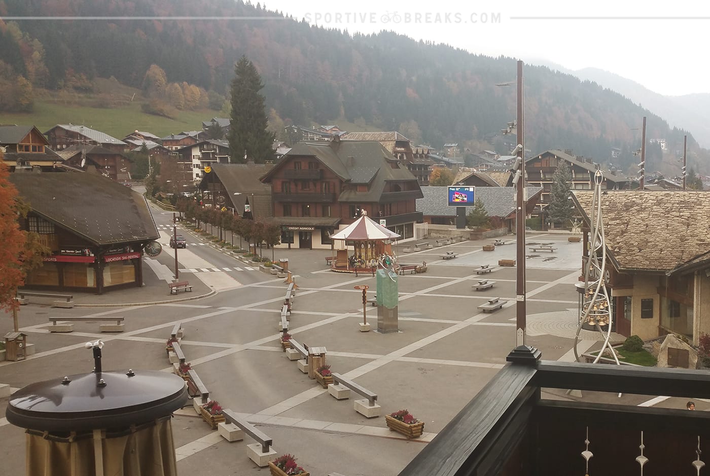 Etape-du-Tour-2016-Balcony-overlooking-finish