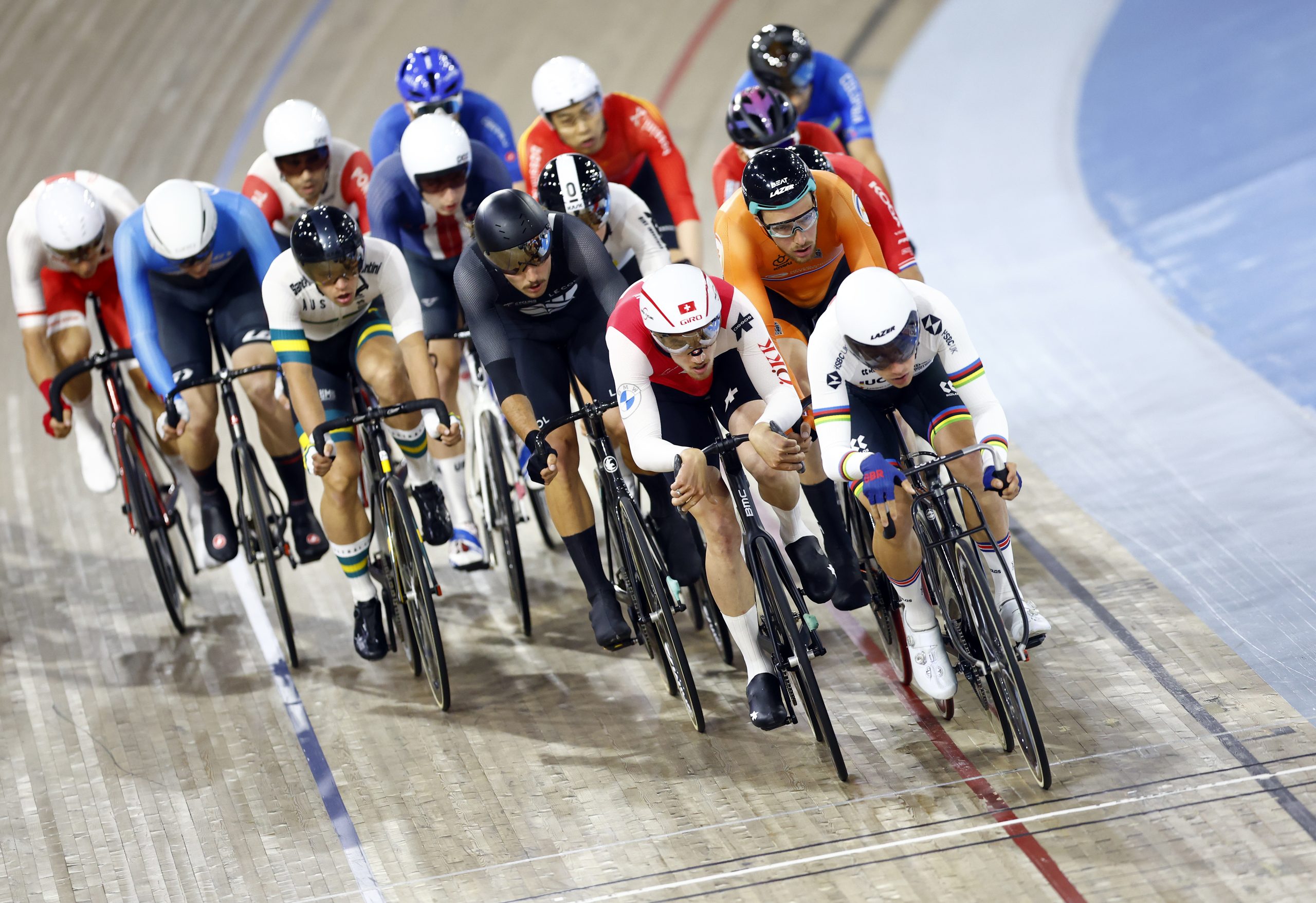 Picture by Vaughn Ridley/SWpix.com - 15/05/2022 - Cycling - Tissot UCI Track Nations Cup, Round 2: Milton - Mattamy National Cycling Centre, Milton, Canada - Ethan Hayter of Great Britain leads the Men’s Omnium Elimination Race.